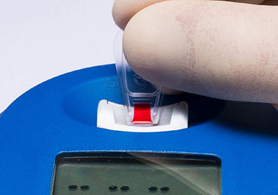 DiaSpect Tm手持式血红蛋白分析仪两秒测得结果
